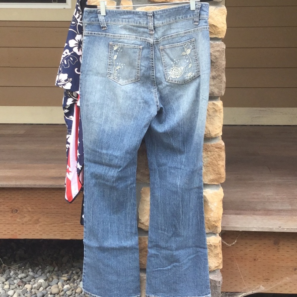 Fashion bug embroidered jeans cowgirl boho rodeo travel farmer’s market rodeo - Picture 6 of 9
